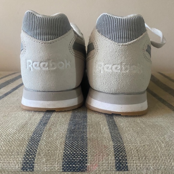 Women’s size 10 classic Reebok Running shoes. - Picture 3 of 4